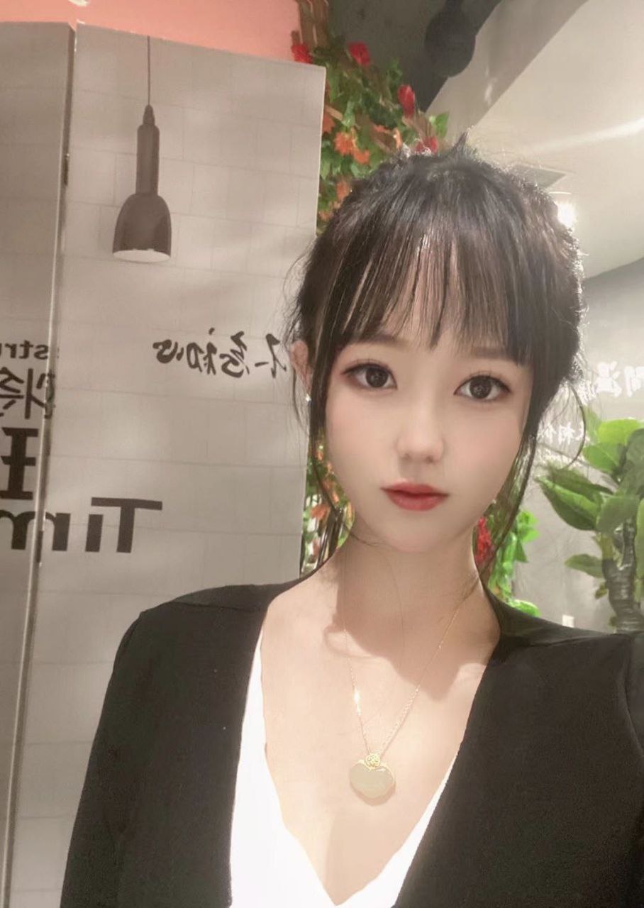 灵动明媚小猫眼采芸