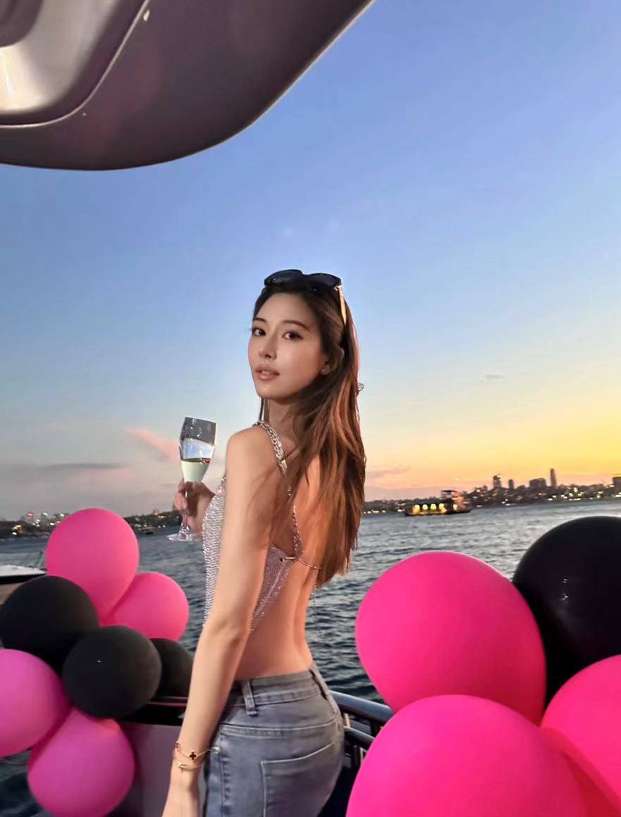大学在读留学生娜安