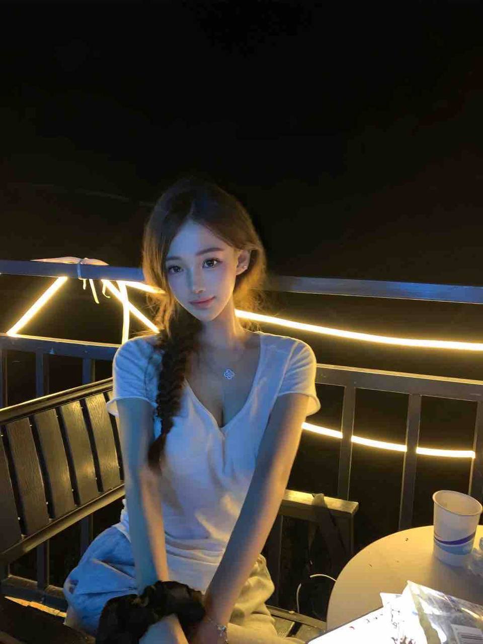氛围感美女Nyrah