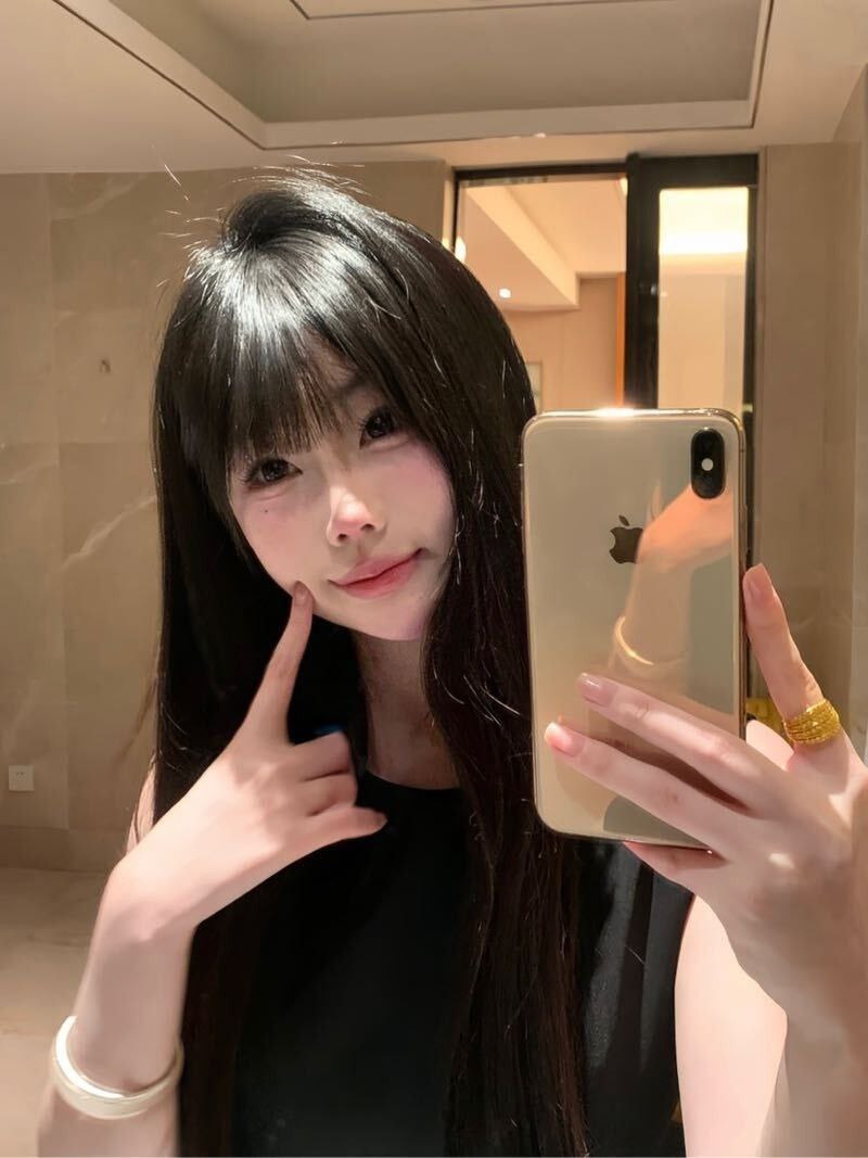 甜美立体娃娃脸Falie
