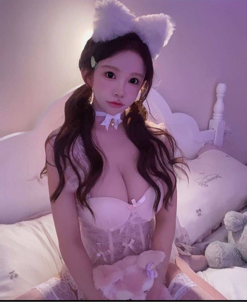学院风模特洛娜