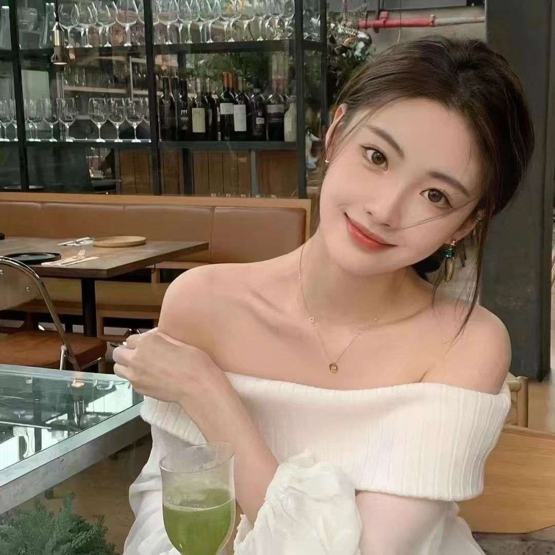 治愈感美女Avely