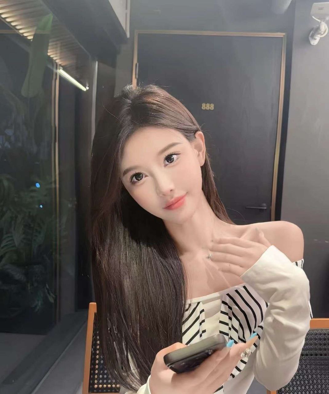 治愈感美女Avely