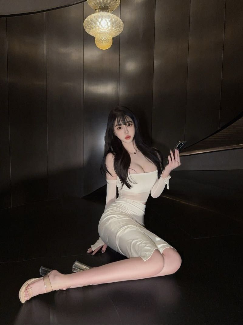 小骨架美女Savin