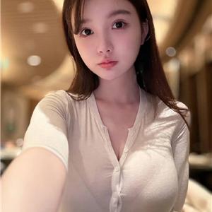 笑容迷人女神雪然