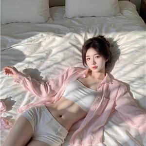 在读大四艺术生尤冉