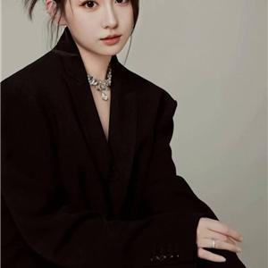 传媒学院学生偲婷